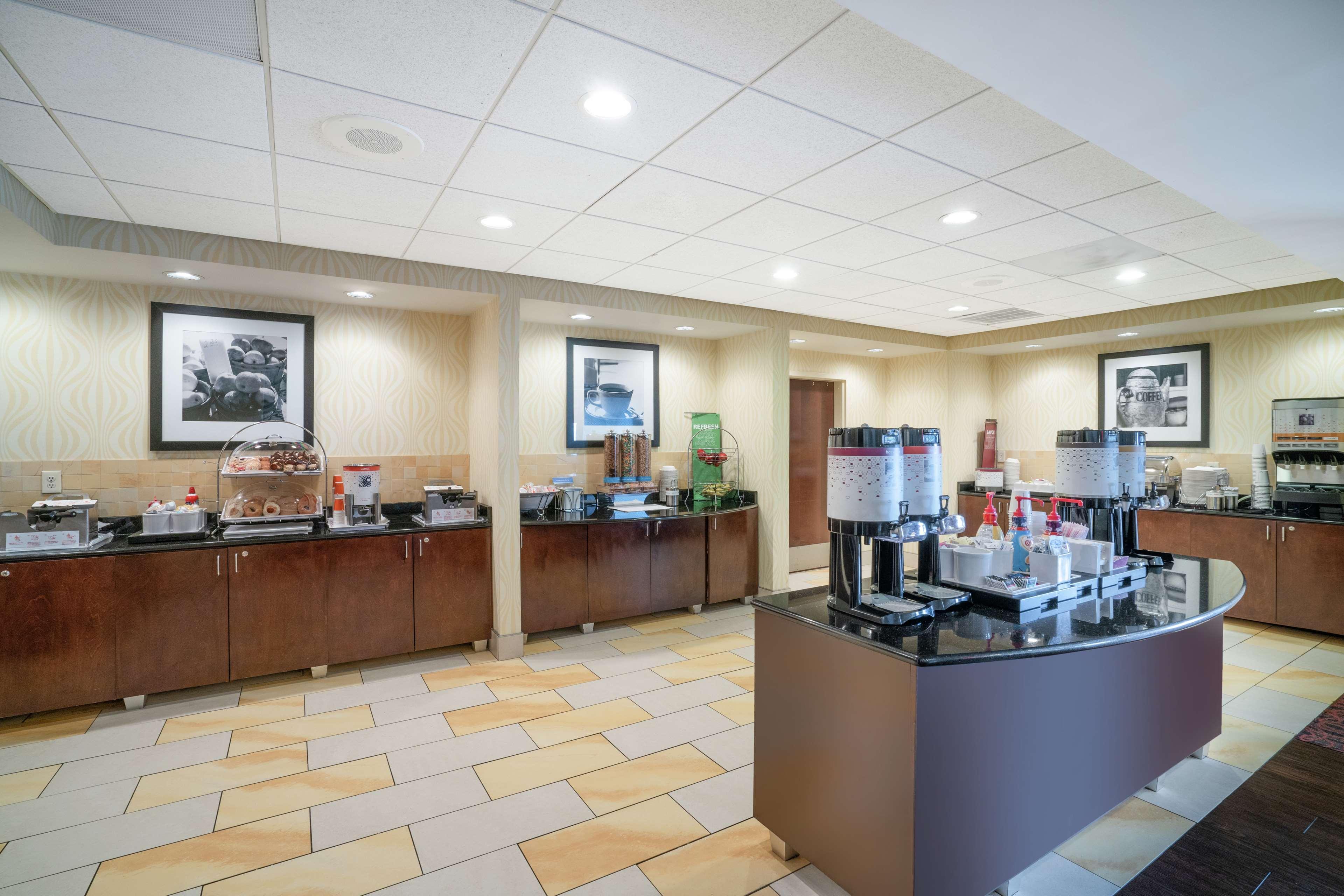 סנדסטון Hampton Inn Richmond - Airport מראה חיצוני תמונה