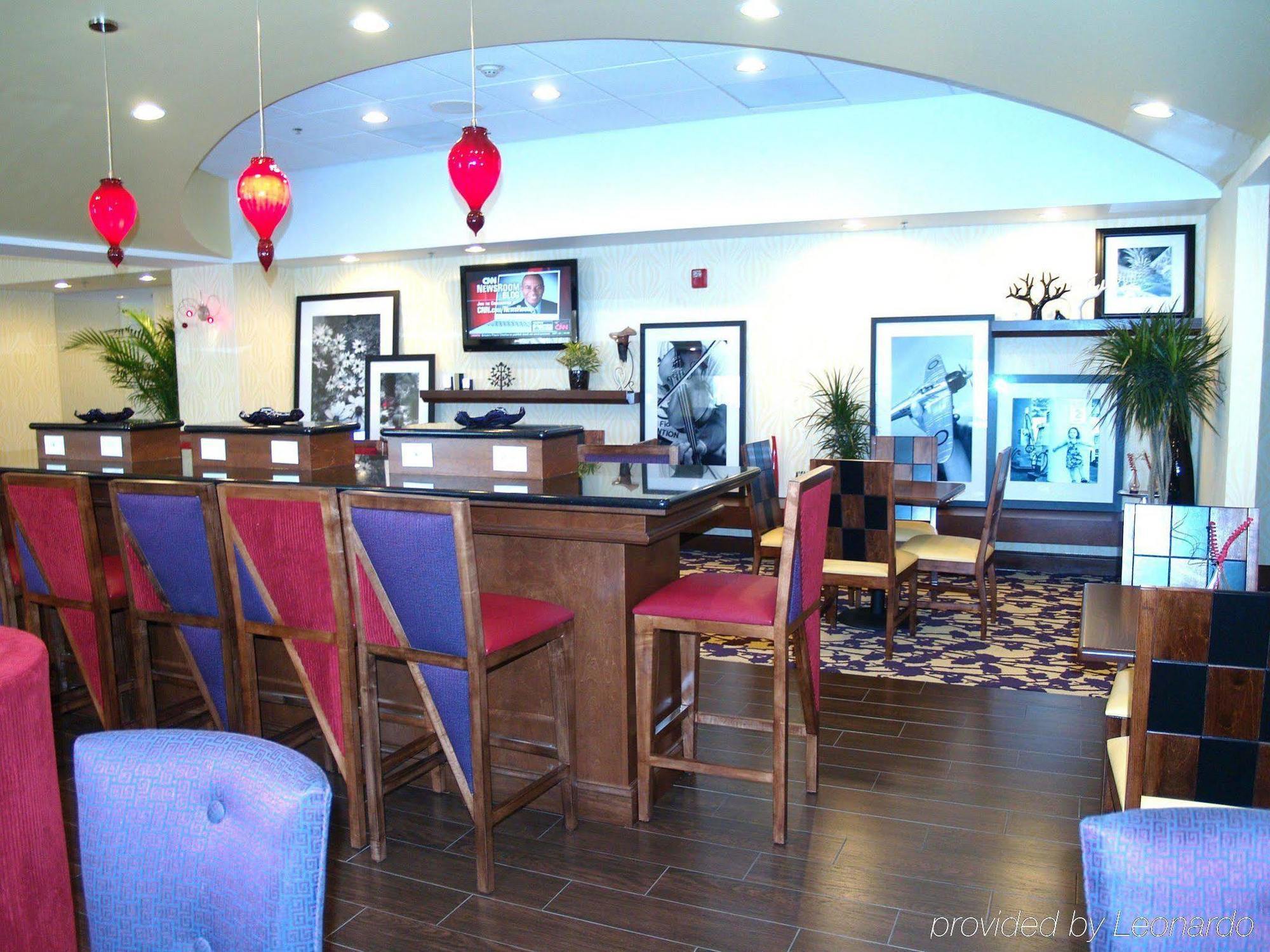 סנדסטון Hampton Inn Richmond - Airport מסעדה תמונה