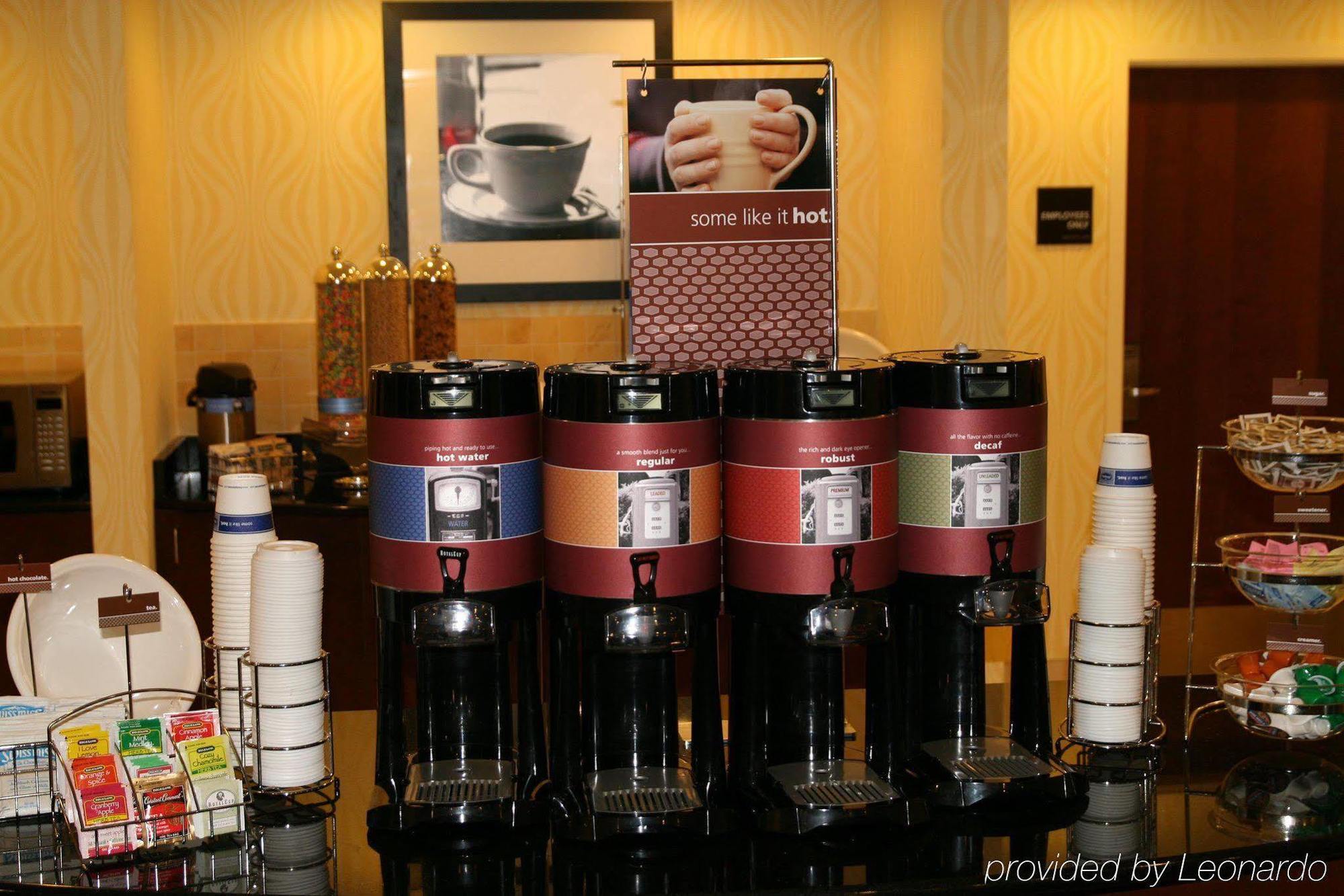 סנדסטון Hampton Inn Richmond - Airport מסעדה תמונה