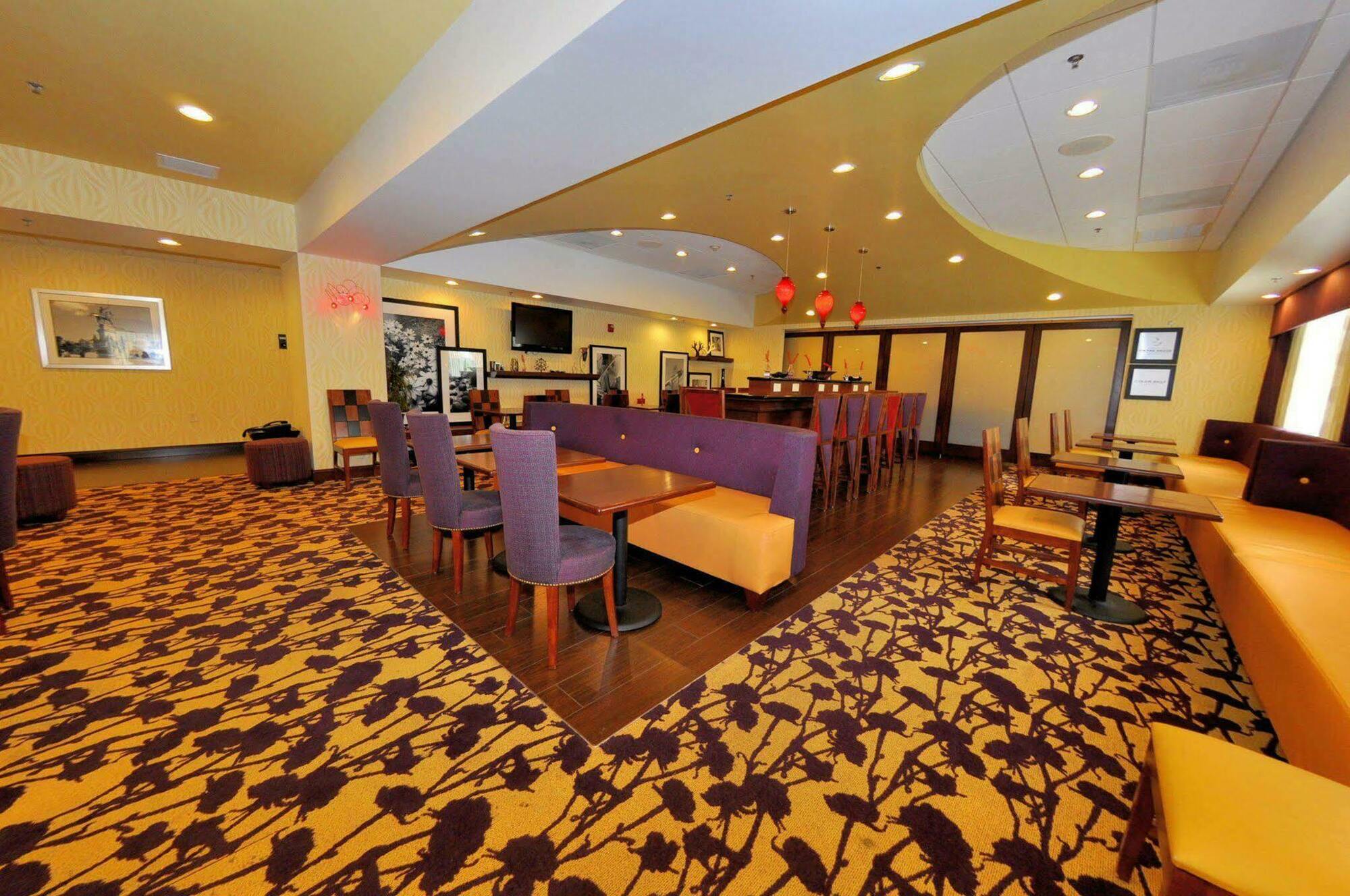 סנדסטון Hampton Inn Richmond - Airport מסעדה תמונה